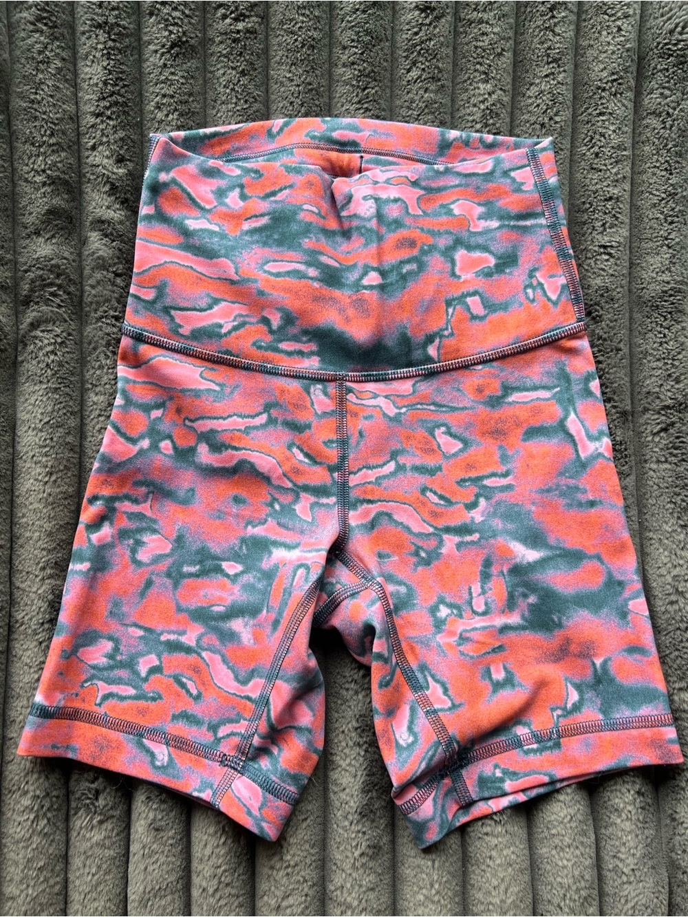 Lululemon high-rise shorts 6”